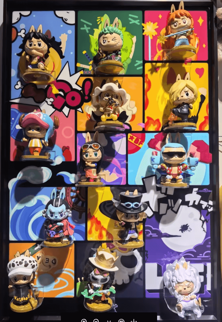 Figurine Labubu en style One Piece avec détails colorés et design espiègle.