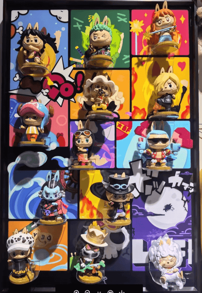 Figurine Labubu en style One Piece avec détails colorés et design espiègle.