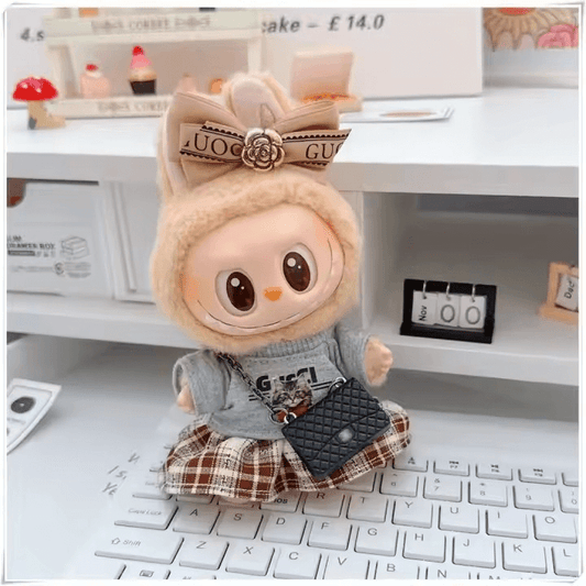 Tenue Gucci pour poupée Labubu avec jupe, haut, nœud et mini sac à main – édition collector luxe