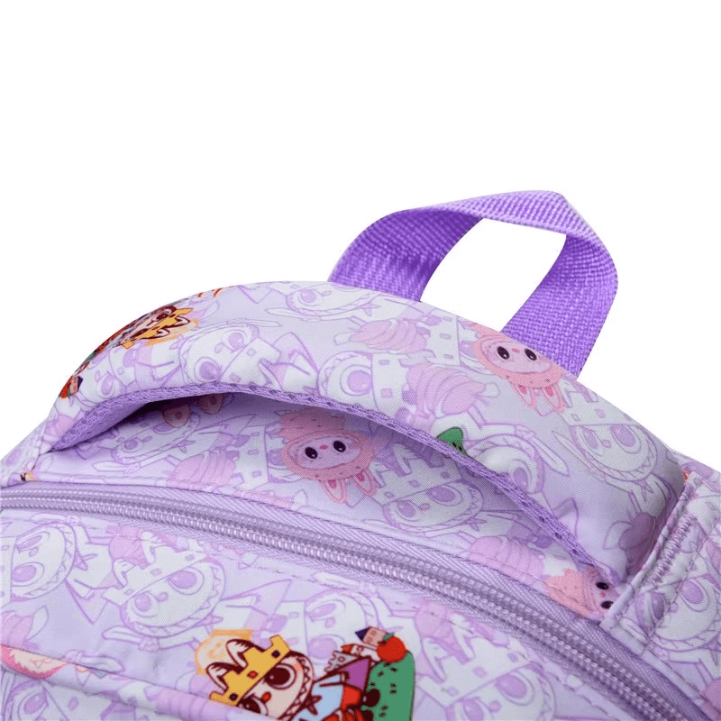 Cartable Labubu primaire kawaii avec motifs adorables sur fond violet.