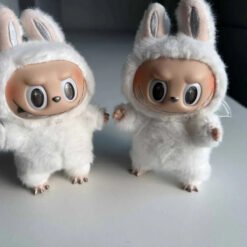 Labubu Angel in Clouds – Figurine collector mignonne et unique - peluches en costumes de lapin blanc.