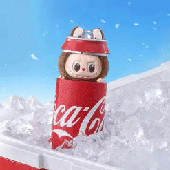 Labubu Coca-Cola – Figurine Édition Limitée dans une canette, entourée de glace, parfaite pour les collectionneurs.
