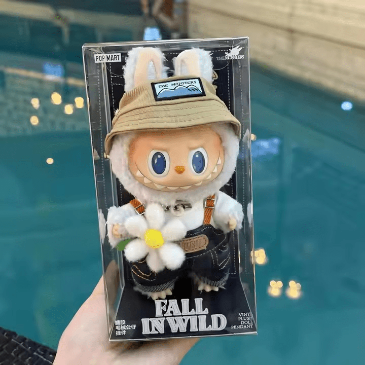 Labubu Fall in Wild – Figurine collector automnale et adorable dans son emballage avec chapeau et fleur.