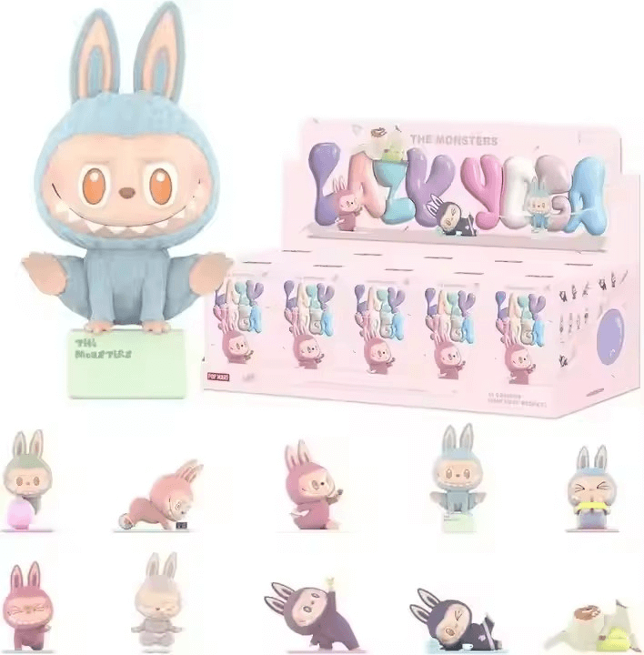 Labubu Lazy Yoga – La Figurine du Zen et de la Détente sur fond pastel avec autres figurines mignonnes.
