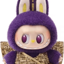 Labubu Wings of Fortune – Figurine collector rare et adorable sur un porte-clés en peluche violet.