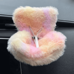 Siège Auto Labubu – Confort et Sécurité pour votre labubu, accessoire en fourrure douce et colorée.