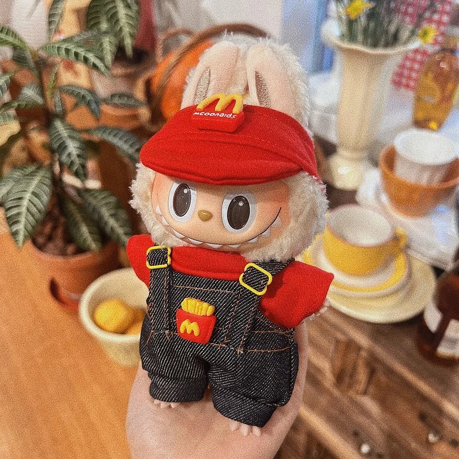 Tenue Labubu McDonald pour homme – Originale et fun, poupée habillée en style McDonald's avec accessoires.