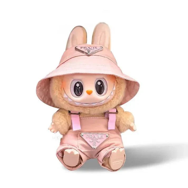 Tenue Labubu Prada – Élégante et moderne pour figurines avec poupée Labubu en tenue rose.